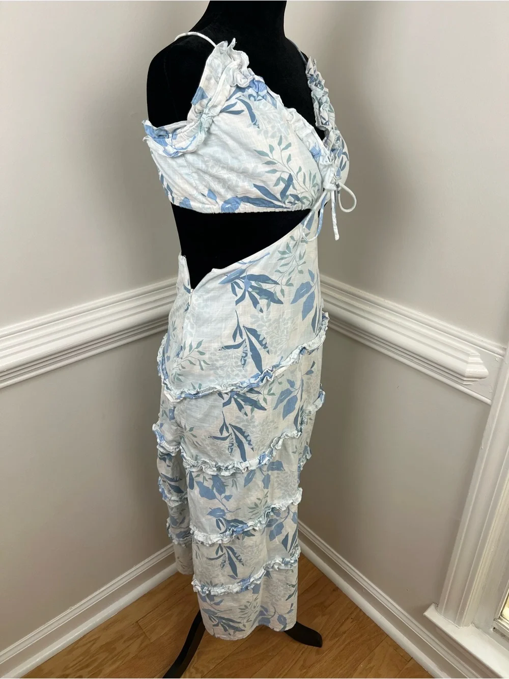 SABO SKIRT Jaida Blue Floral Midi Dress with Cutout Ruffle - 100% Cotton - Picture 9 of 12